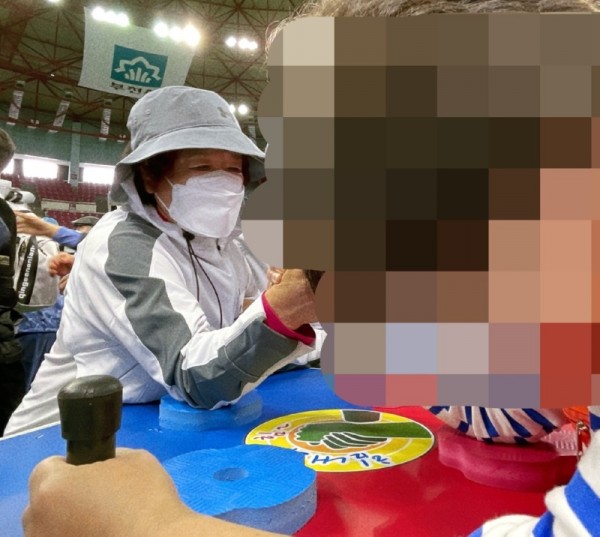 팔씨름1.jpg